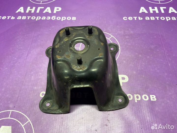 Крепление запасного колеса Suzuki Grand Vitara