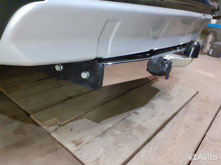 Фаркоп на Mitsubishi Outlander XL 2007-2012