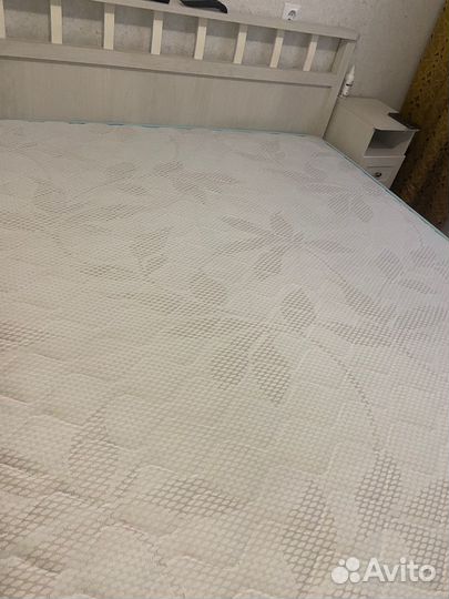 Кровать с матрасом