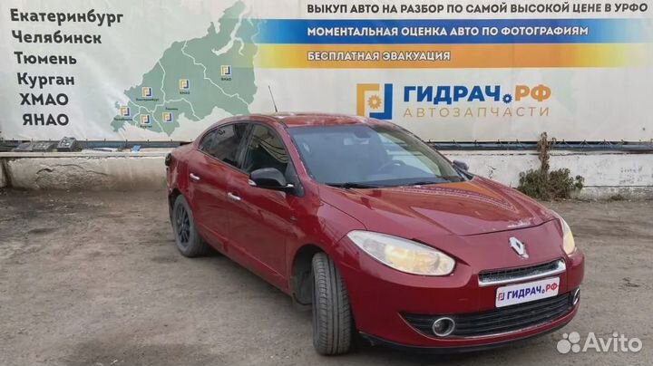 Накладка стекла заднего правого Renault Fluence 828200161R