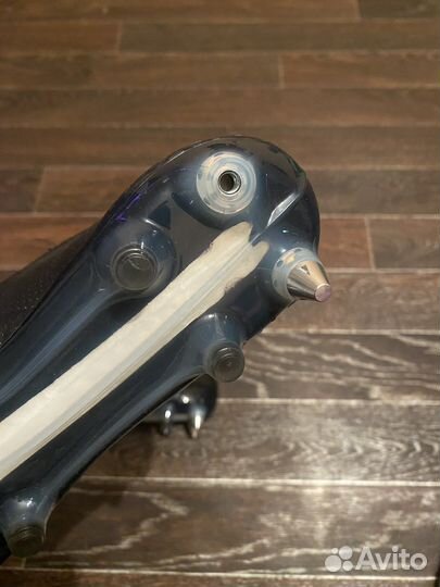 Футбольные бутсы adidas