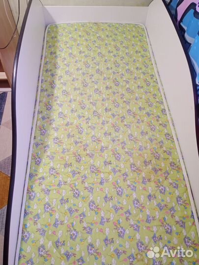 Детская кровать машина с матрасом