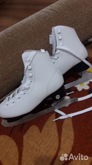 Коньки фигурные 33