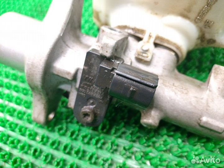 Главный тормозной цилиндр Volkswagen Golf Plus 5