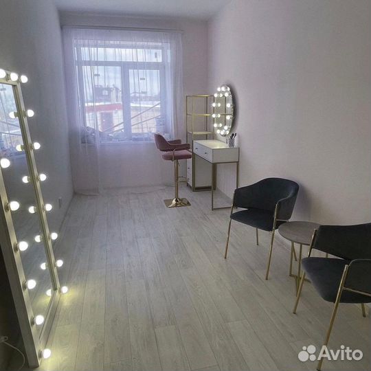 Бьюти мебель, макияжный столик, зеркало с лампами