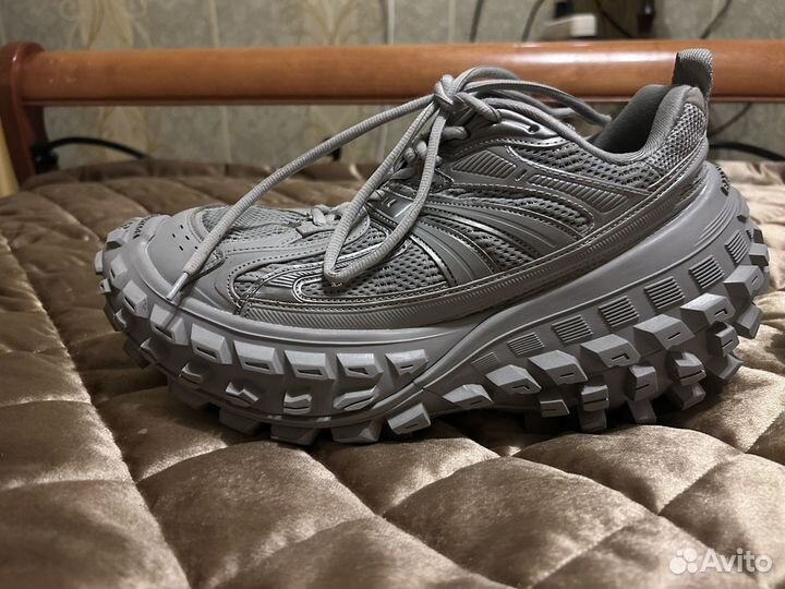 Balenciaga defender 42