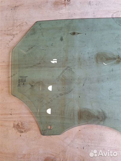 Стекло заднее правое Jaguar F-Pace X761 2018