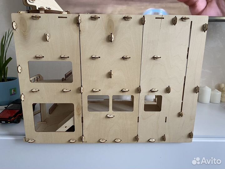 Гараж для машинок деревянный