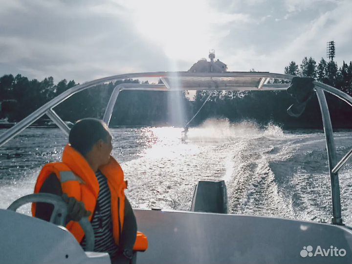 Урок вейкбординга на Енисее