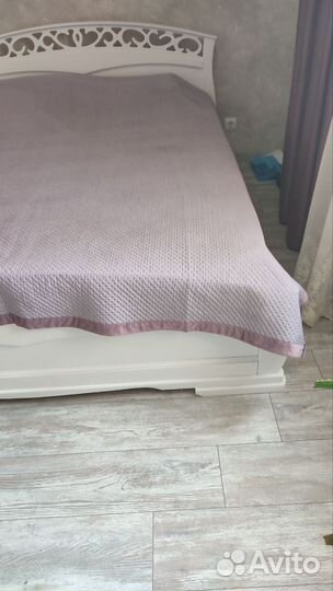 Кровать двухспальная с матрасом