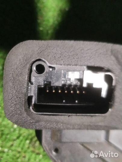 Замок двери задний левый Volkswagen Polo Sedan