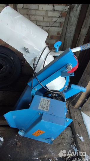 Снегоуборочная приставка к мотоблоку