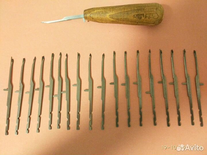 Крючки с язычком для коврового плетения