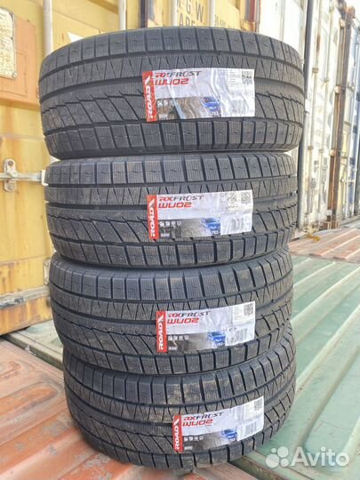 RoadX RX Frost WU02 245/45 R19 и 275/40 R19 102V