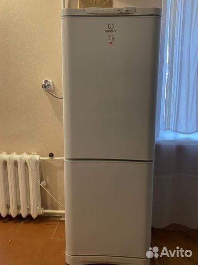 Холодильник бу indesit