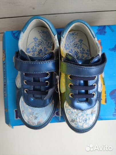 Кроссовки для девочки