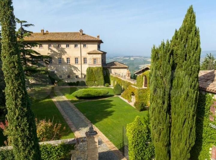 Дом 2202 м² на участке 32000 м² (Италия)