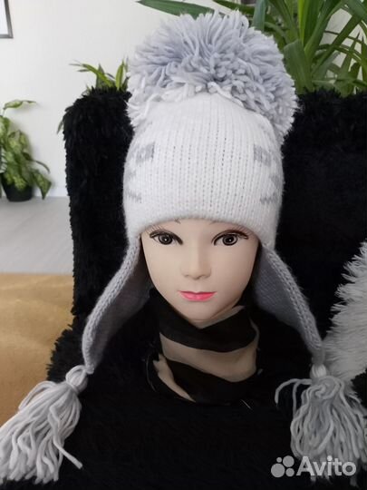 Шапка ушанка вязаная с большим помпоном