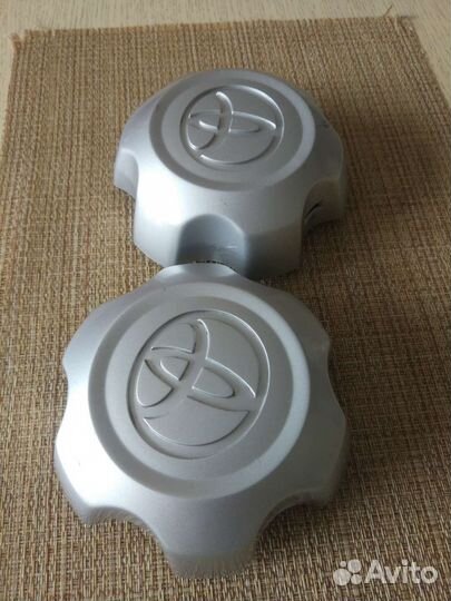 Колёсный колпакToyota Hilux 05-15г оригинал