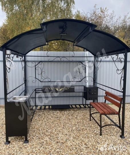 Мангал с крышей