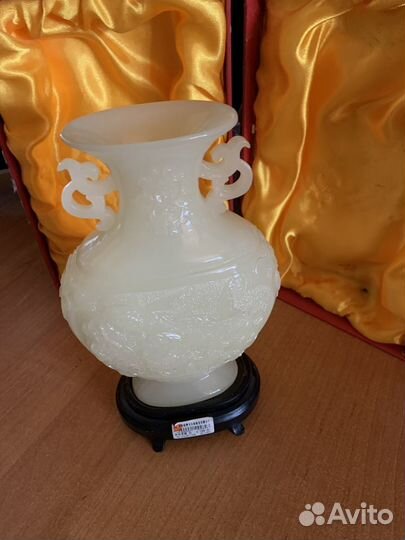 Ваза из оникса