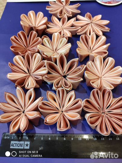 Цветы из атласных лент, канзаши в ассортименте