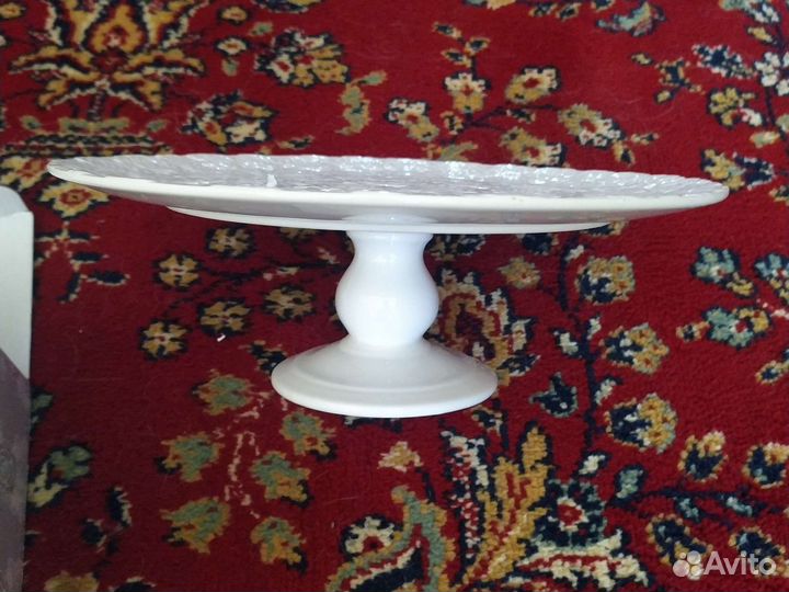 Тортовница на ножке