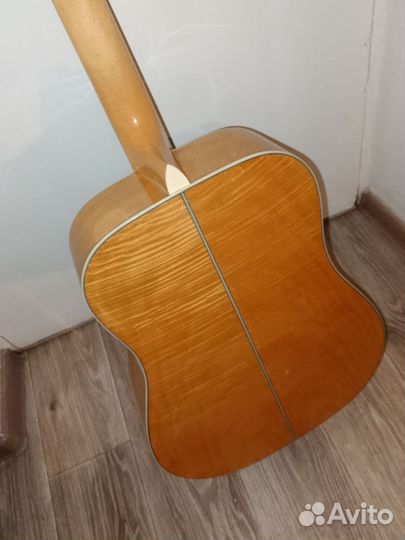 Акустическая гитара