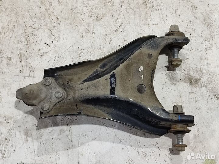 Рычаг правый Nissan Terrano D10