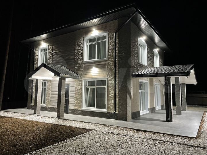 Коттедж 210 м² на участке 7 сот.