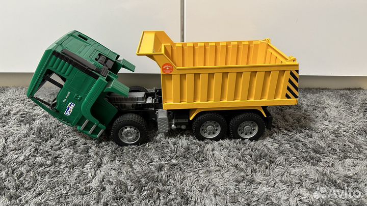 Bruder самосвал man