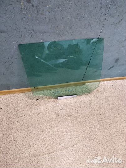 Стекло задней правой двери Опель Зафира Б