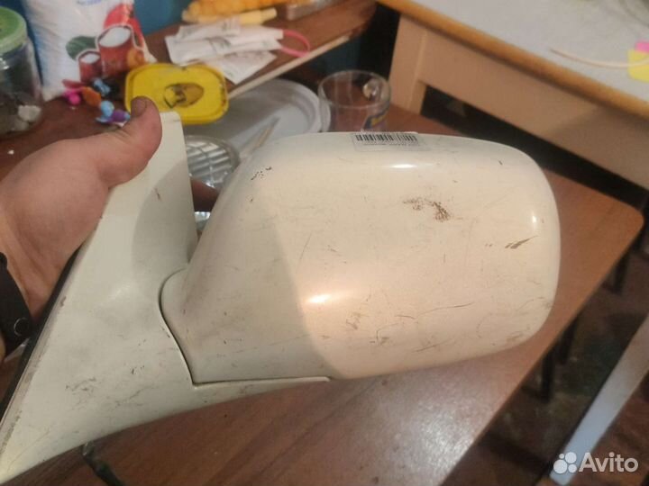 Боковое зеркало