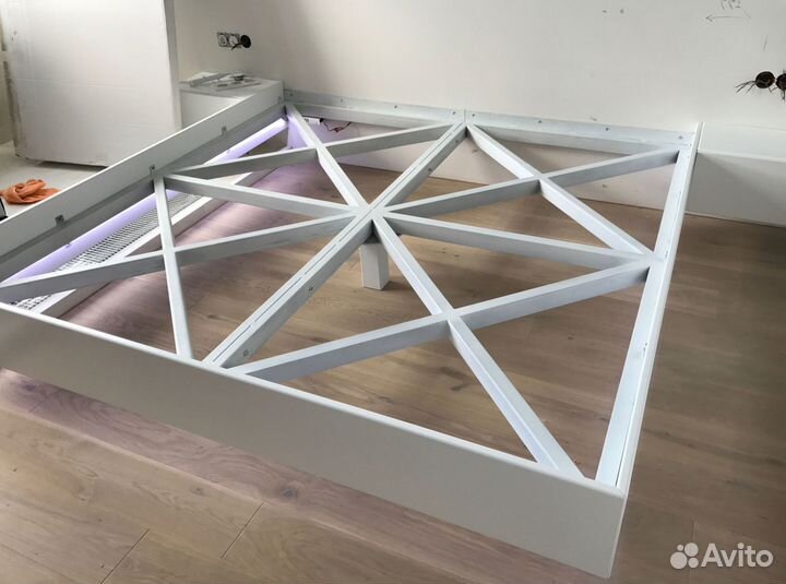 Парящая кровать