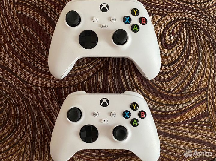 Xbox Series S 2 геймпада + 440 игр