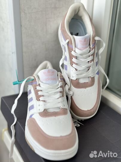 Кроссовки женские adidas