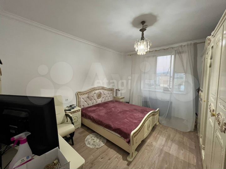 3-к. квартира, 109 м², 8/8 эт.