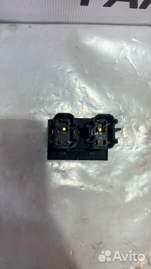Кнопка обогрева переднего стекла Ford Mondeo 3