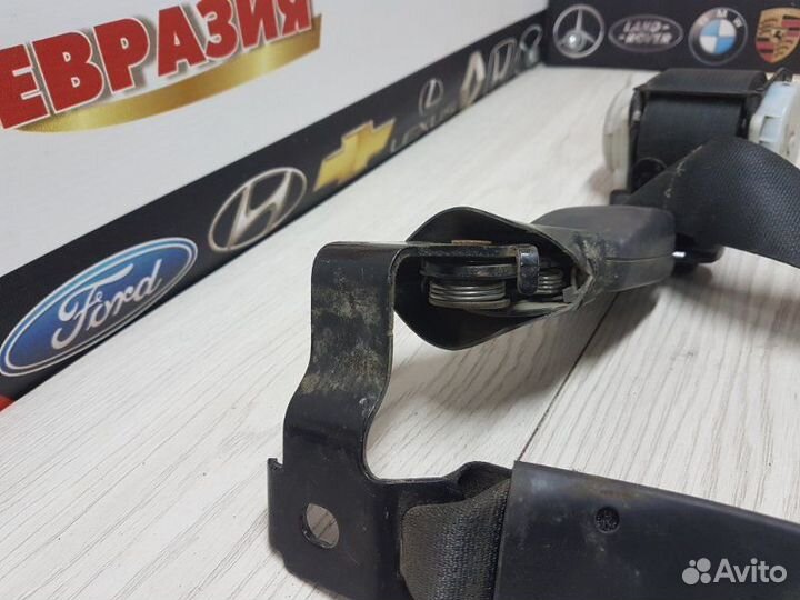 Ремень безопасности задний левый Toyota Avensis