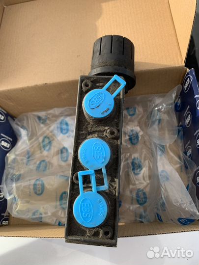 Блок управления пневмоподвеской Вольво fh12