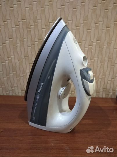 Телевизор, утюг, чайник, паяльник (на запчасти)