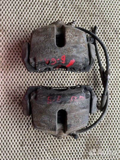 Суппорт тормозной передний Volkswagen Passat B5