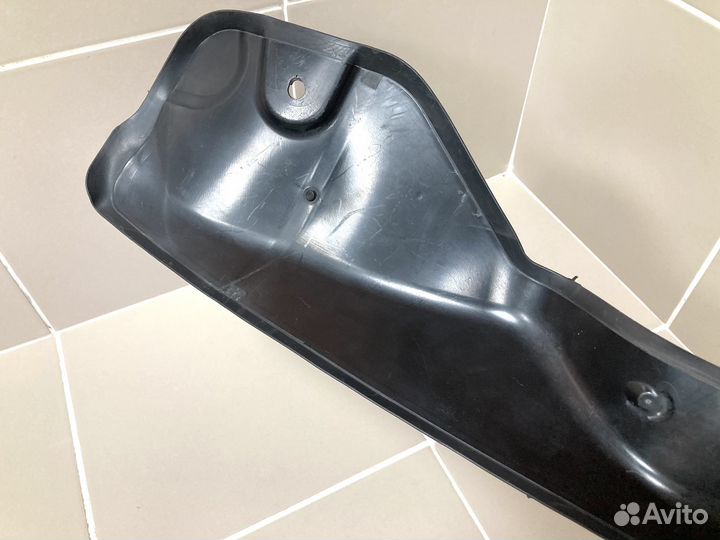 Пыльник переднего прав крыла Skoda Yeti 2009-2018