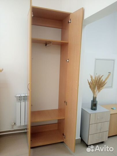 Офисный шкаф для одежды