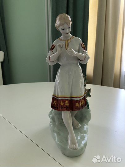 Статуэтка девушка с ромашкой СССР