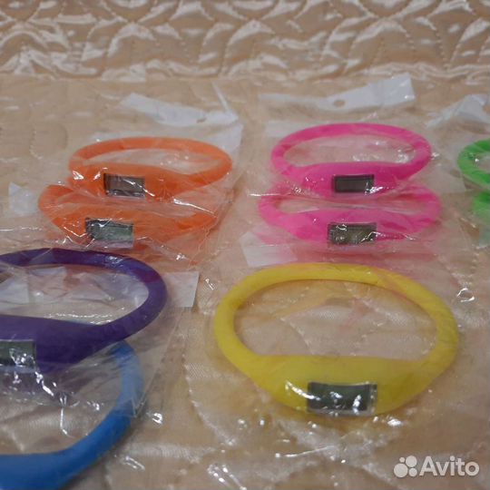 Часы наручные, электронные