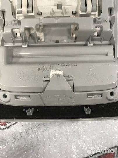 Плафон салонный с очечником Фольксваген Гольф 6