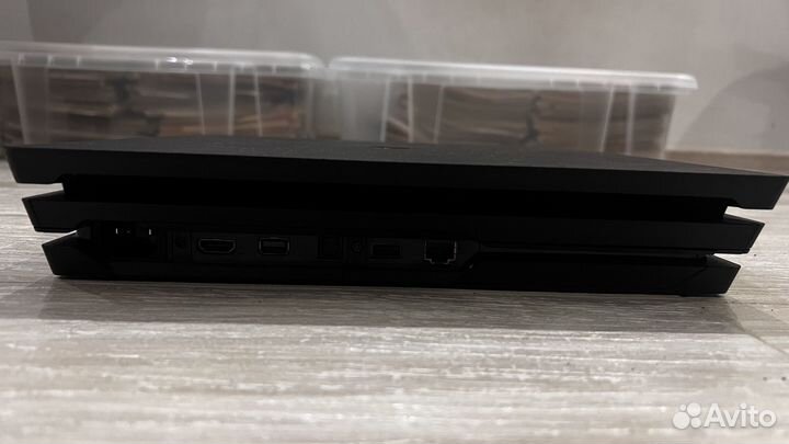 PS4 pro с установленными играми