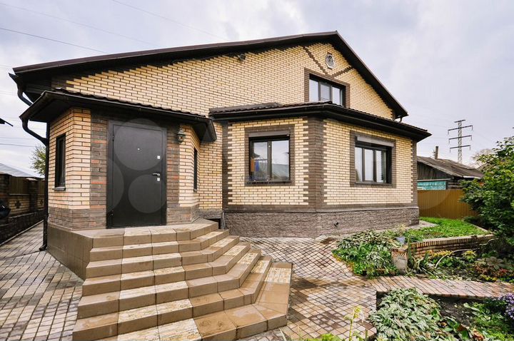 Коттедж 200 м² на участке 20 сот.