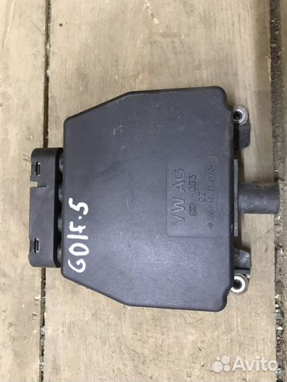 Блок электронный Volkswagen Golf 5